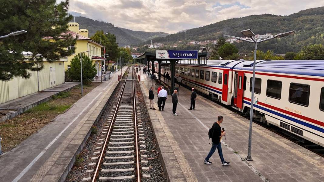 Karadeniz'de doğa şöleni! Turistik Karaelmas Ekspresi yolcularını büyüledi 13